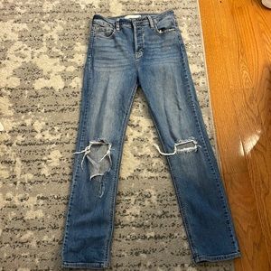 Hidden jeans size 26. They have been worn a few times, but are in great shape!